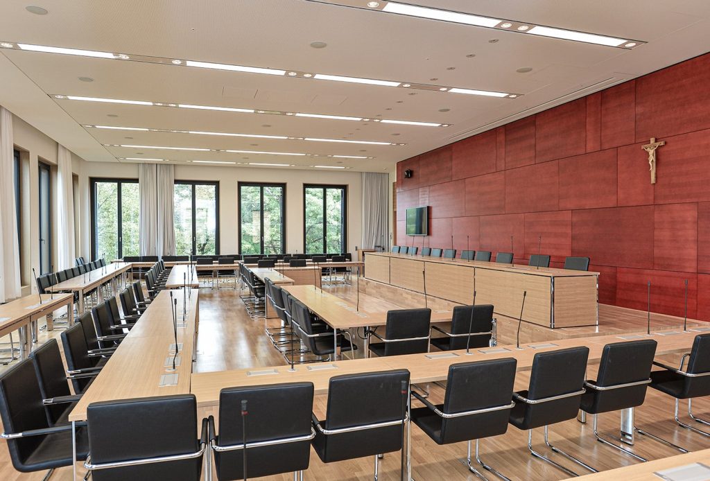 Konferenz Einrichtung Sitzungssaal Ratssaal Tagungsraum Spiegels konferenz-einrichtung-sitzungssaal-ratssaal-tagungsraum-spiegels